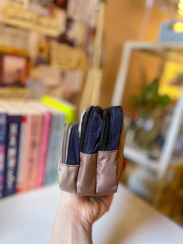 🌻​مقلمة بثلاثة جيوب