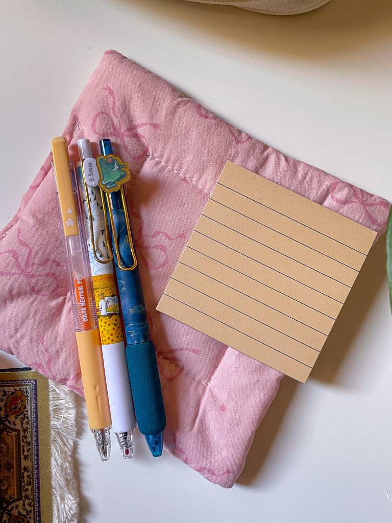 مجموعة اقلام البرتقالي والازرق مع ستيكي نوتس